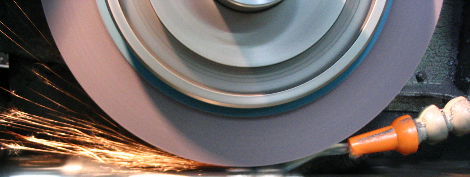 Chip-clearance reference image suitable for explaining why open wheel structure matters when grinding aluminum and other loading-prone soft metals.