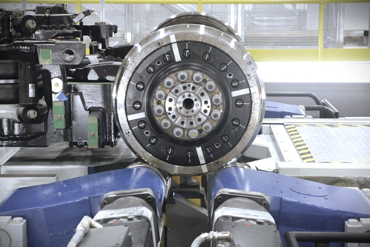 Side view of a railway wheelset reprofiling machine designed for precise maintenance of train wheelsets and axle-related service operations.
